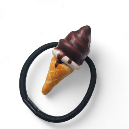 Haarelastiek softijs met chocoladedip
